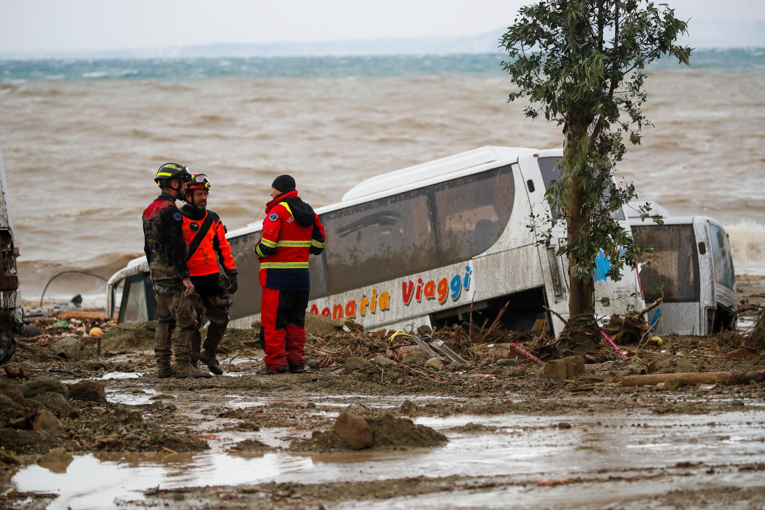 Ιταλία – Ίσκια πλημμύρες: Τους 8 έφτασαν οι νεκροί, δραματικές εικόνες