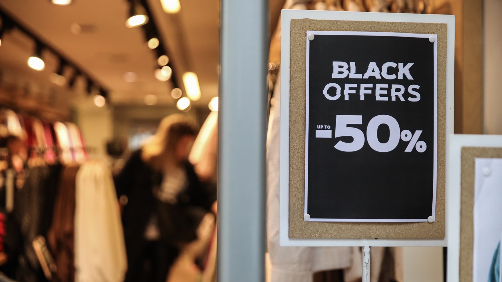 Black Friday 2022 προσφορές: Ουρές στα μαγαζιά, «πανικός» στην Ερμού
