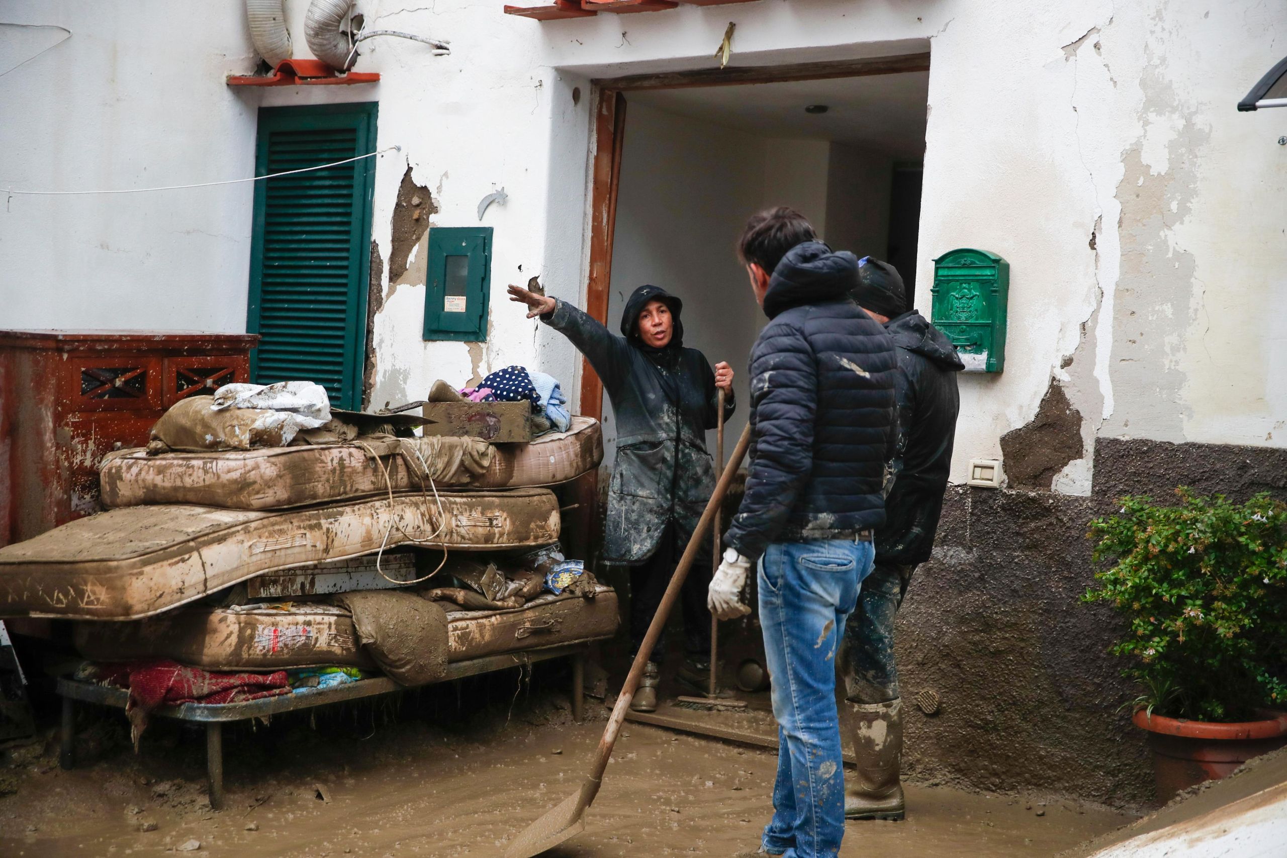 Ιταλία κακοκαιρία – πλημμύρες: Χαοτικές εικόνες στο νησί Ίσκια