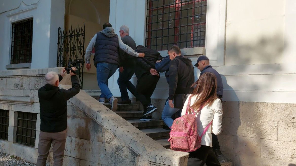 35χρονος παρενοχλούσε μαθήτριες – Κως: Ελεύθερος ο κατηγορούμενος