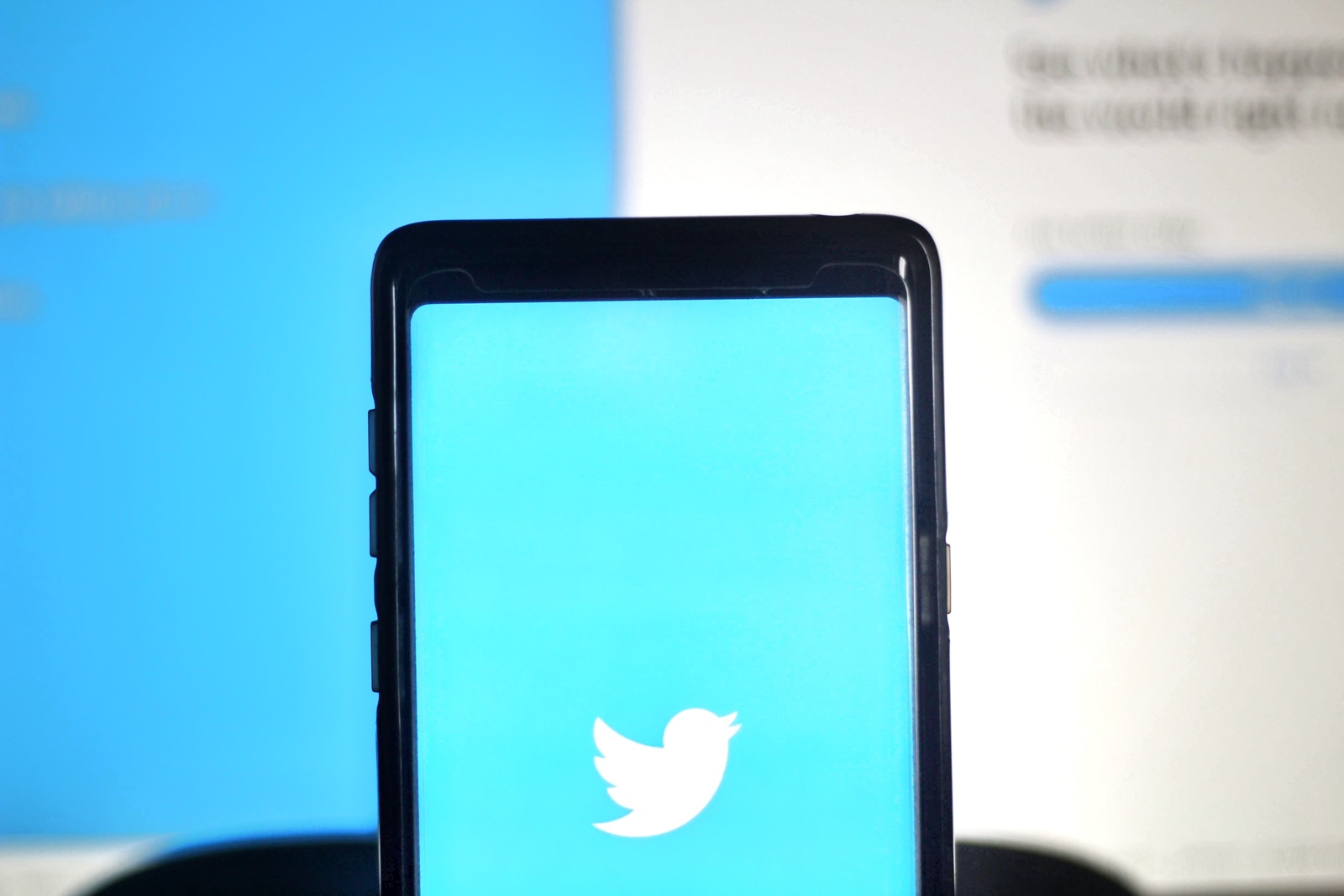 Twitter – Έλον Μασκ: «Είναι πιθανή η χρεοκοπία της εταιρείας»