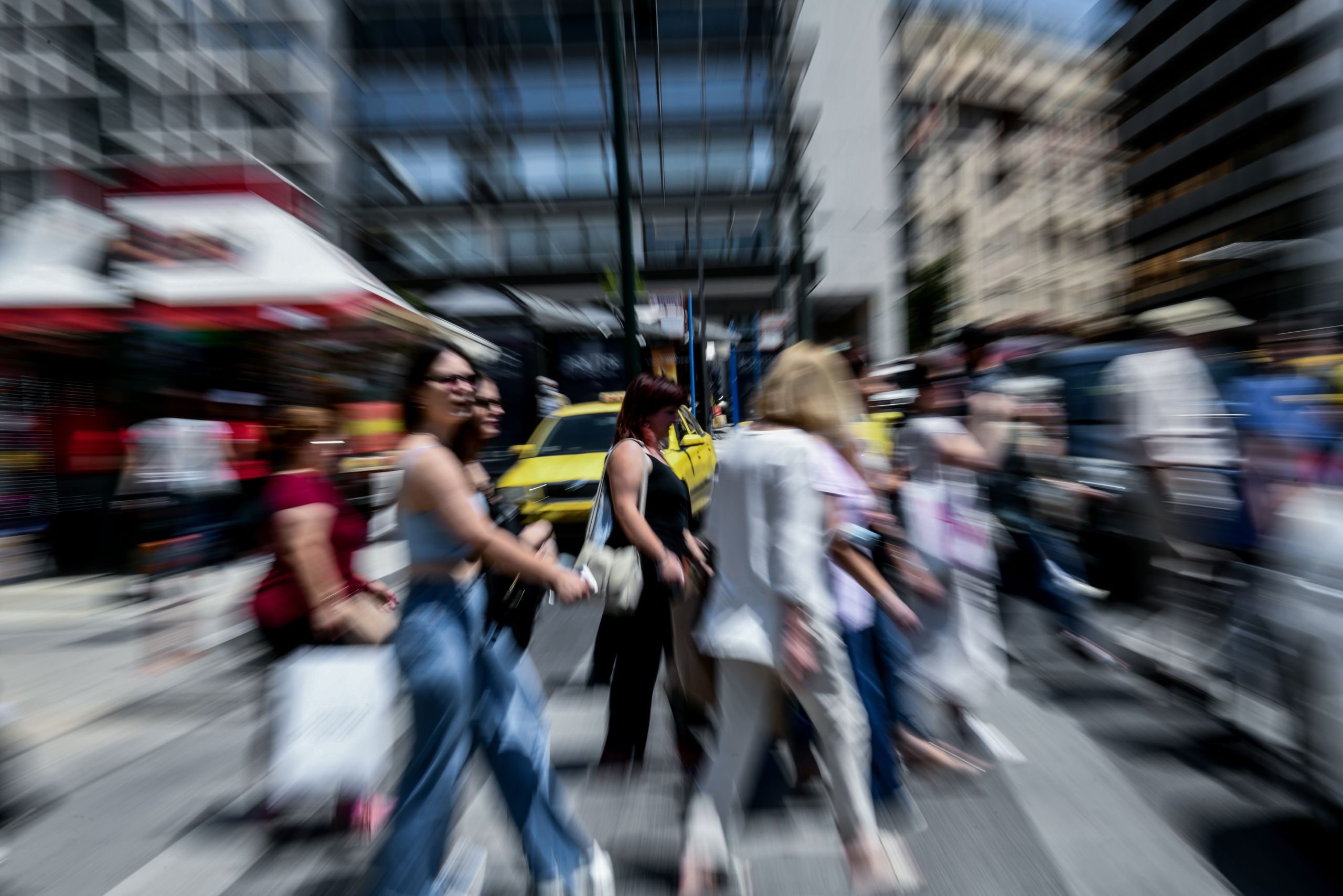 Βγήκαν μαχαίρια από ανήλικα κορίτσια στο Σύνταγμα