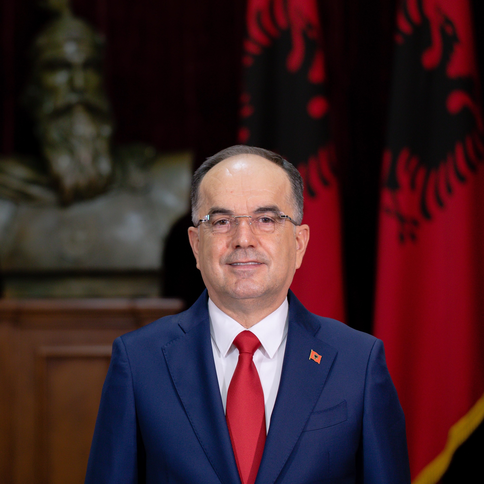 Αλβανός πρόεδρος – ελληνική σημαία: Σοβαρή πρόκληση Μπεγκάι