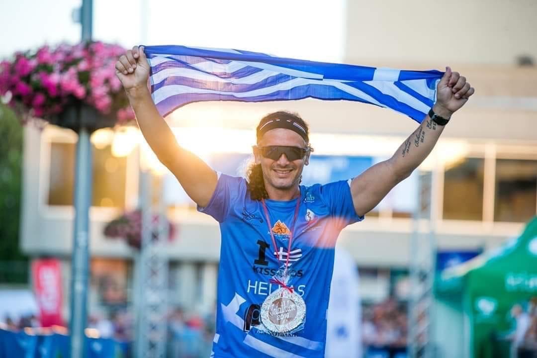 Κώστας Βαρουχάκης ΑΜΕΑ: Ο αθλητής που έτρεξε 162 χιλ. μαζί με τον Γεράσιμο, ένα παιδί σε αμαξίδιο
