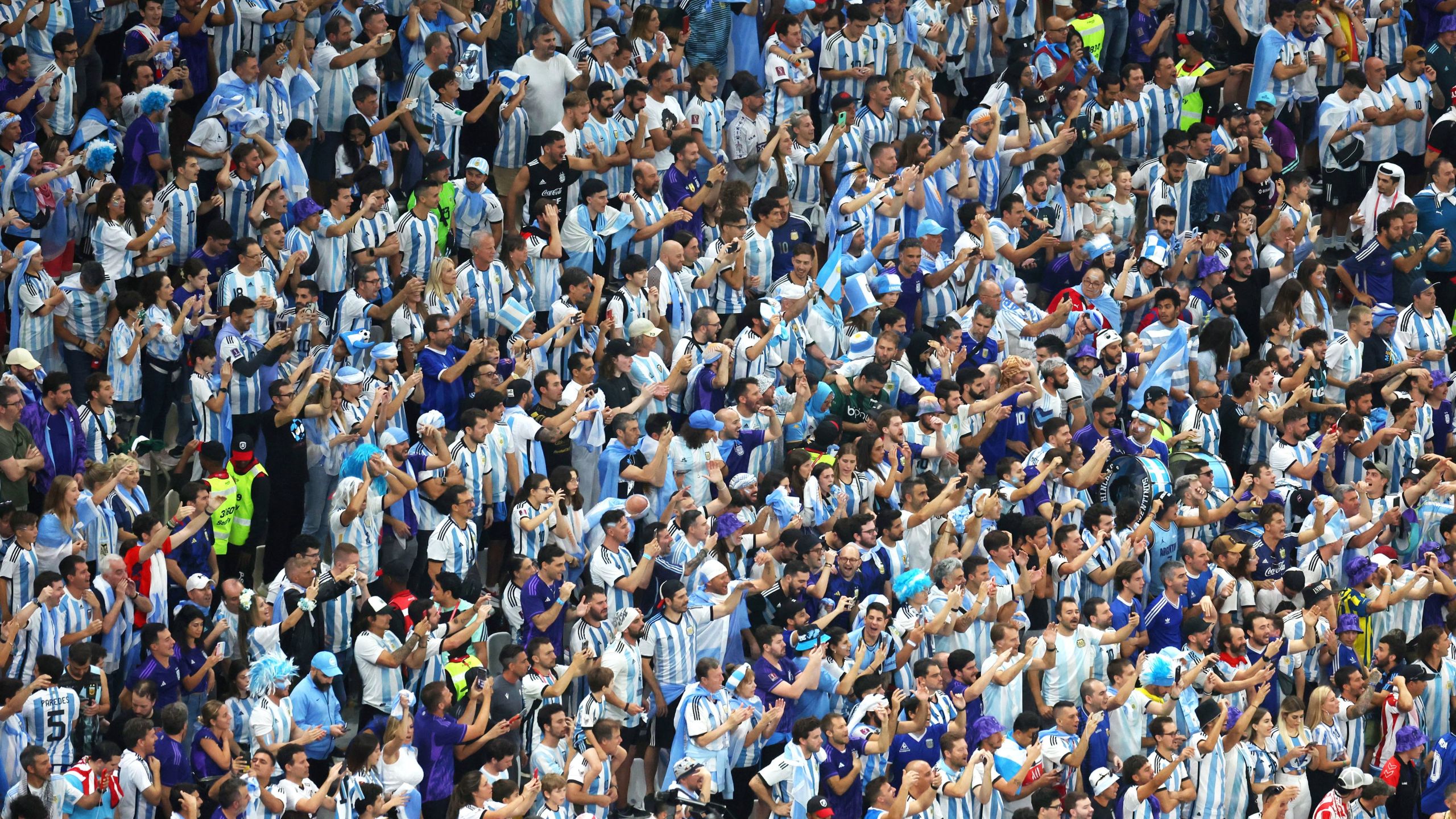 Νίκη Αργεντινής – Μουντιάλ 2022: Φίλαθλος «τα πέταξε έξω» στις κερκίδες