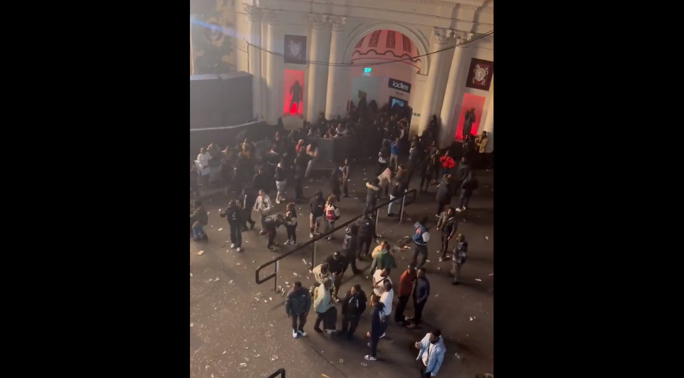Ποδοπάτημα σε συναυλία – Λονδίνο: 4 άνθρωποι σε «κρίσιμη» κατάσταση
