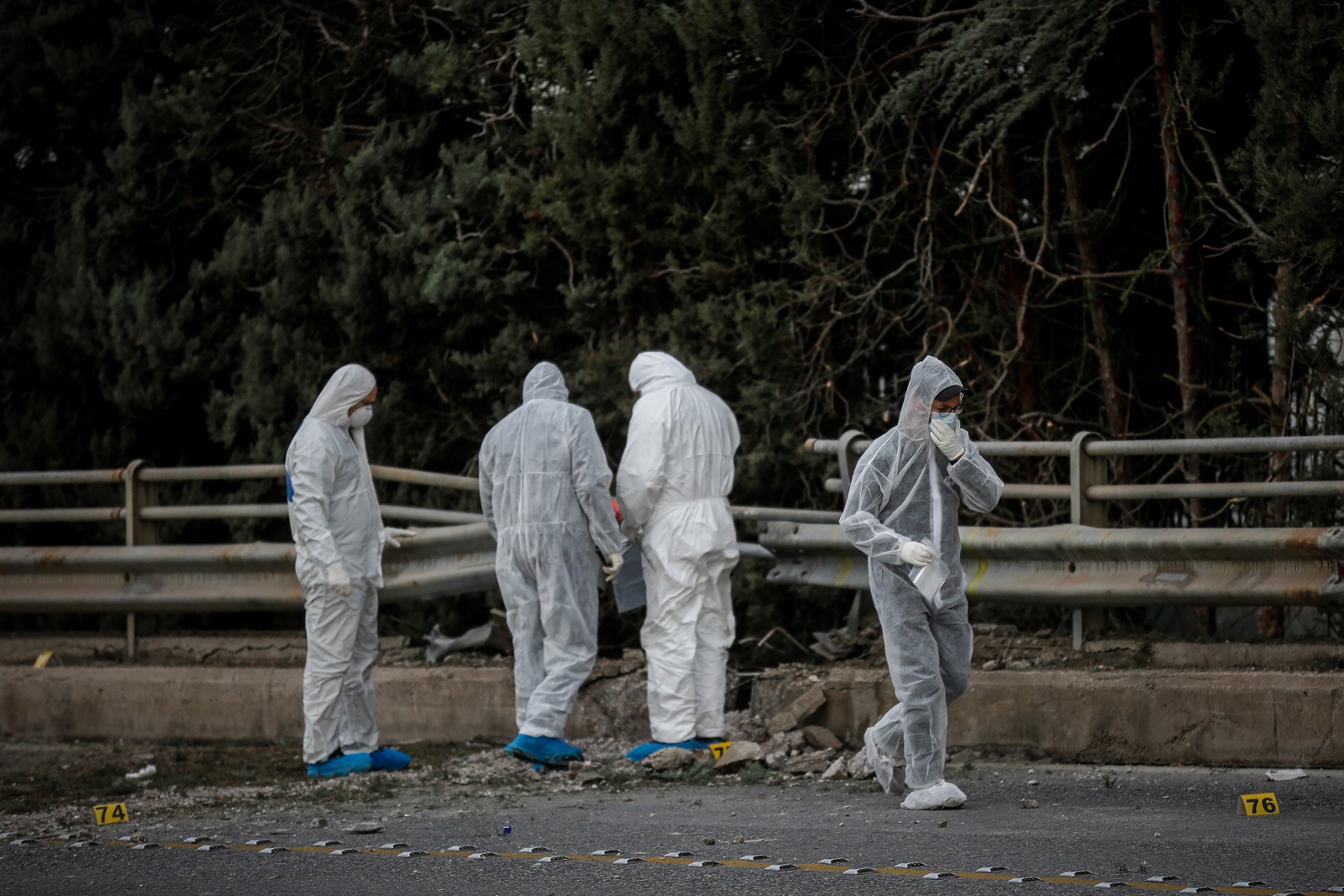 Έκρηξη Γλυφάδα: Γκαζάκια σε πολυκατοικία