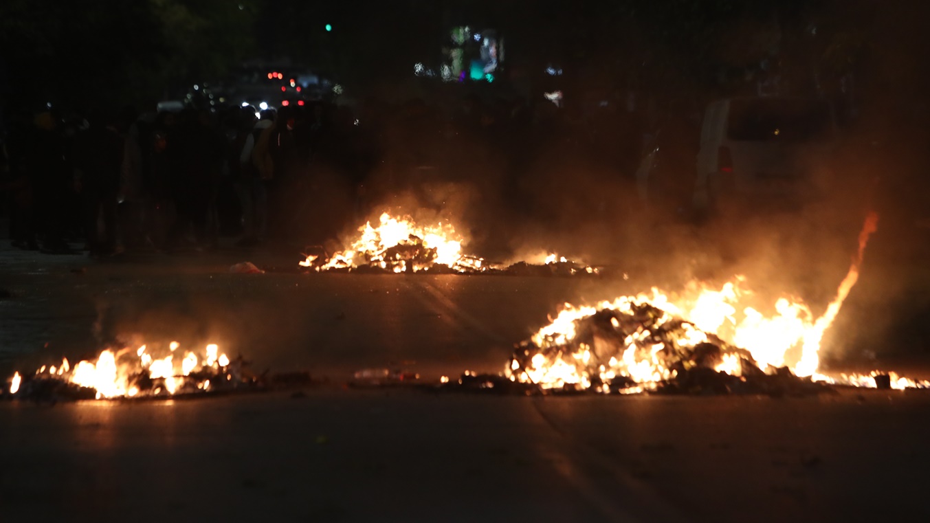 Επεισόδια με Ρομά – Θεσσαλονίκη: Νέες συγκρούσεις, ακούγονται πυροβολισμοί