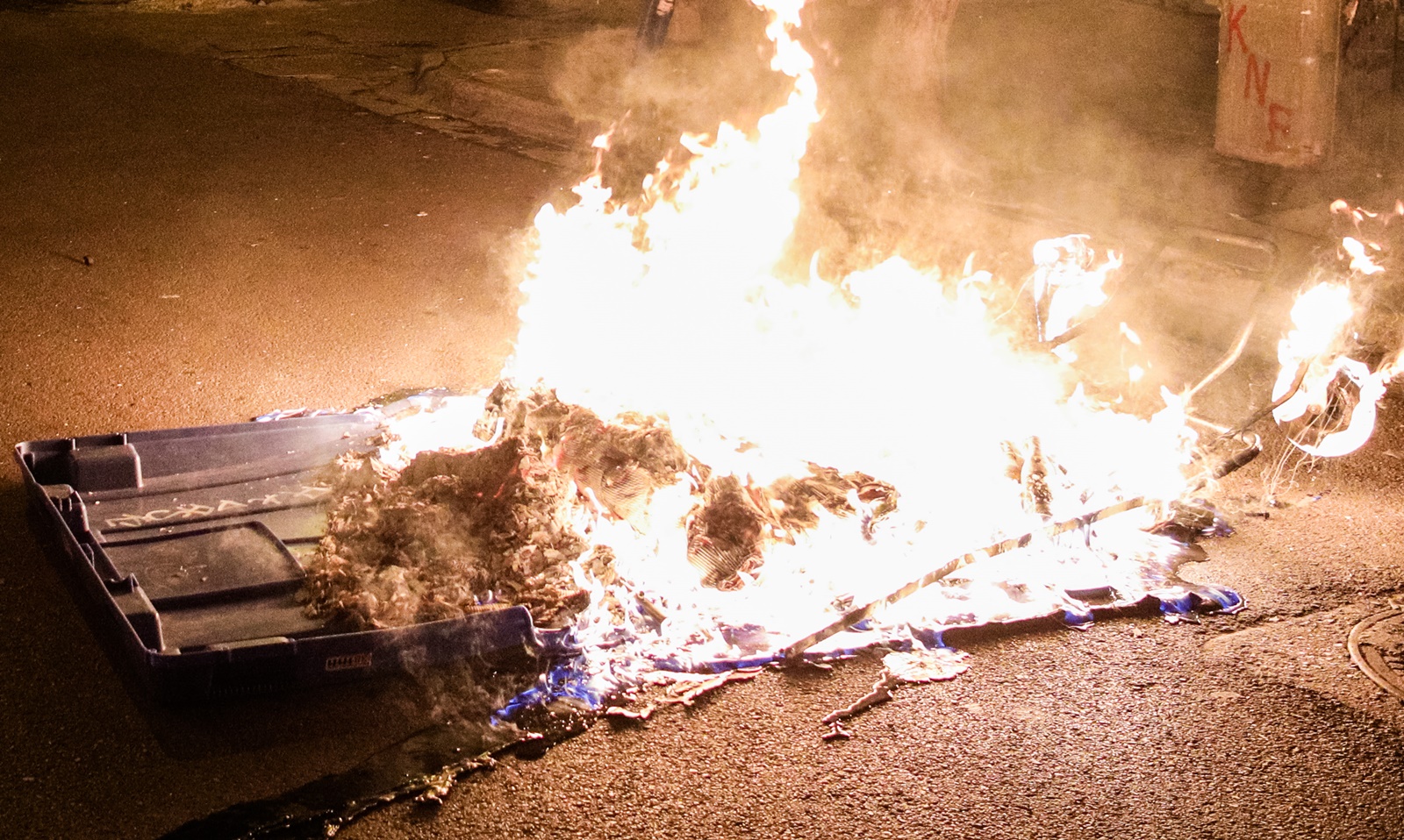 Ρομά έκαψαν λεωφορείο: Μεγάλη αστυνομική επιχείρηση, ψάχνουν και στα σπίτια