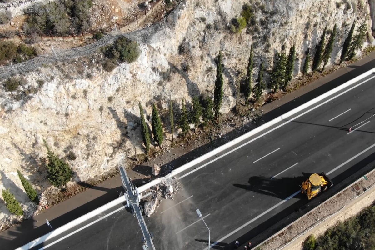 Κακιά Σκάλα τώρα – κατολίσθηση: Aπομακρίνουν βράχια, βάζουν κιγκλιδώματα