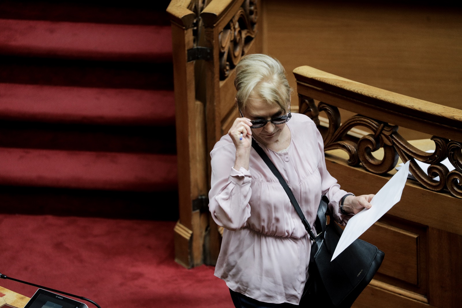 Πιπιλή – Τσίπρας Βουλή: Γιατί έγινε έξαλλη και κινήθηκε προς τα έδρανα του ΣΥΡΙΖΑ