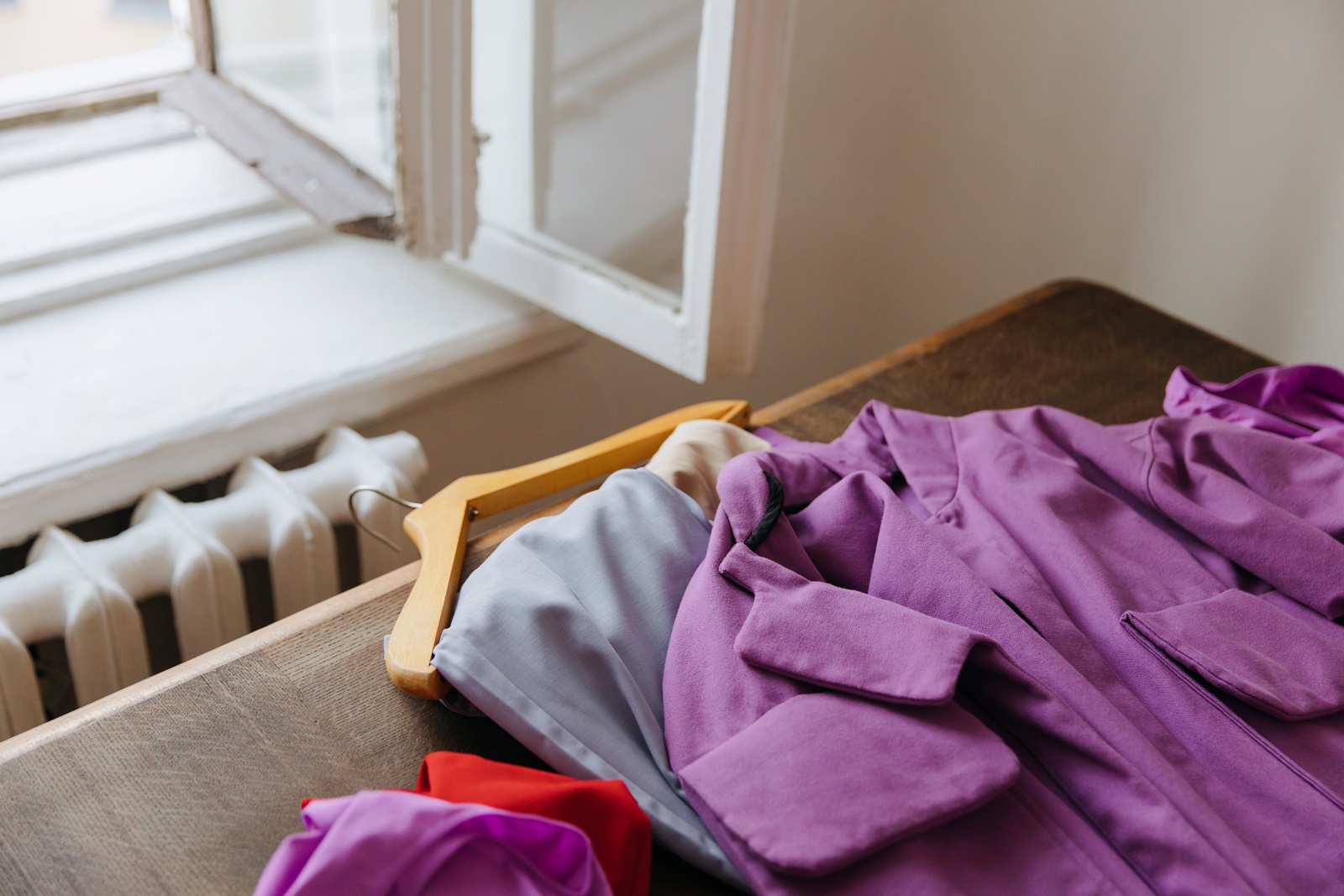 Τακτοποίηση ρούχων σε ντουλάπα: Κάντε το με τρόπο