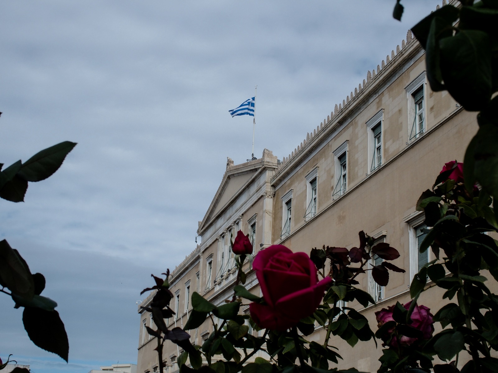 Βουλή LIVE παρακολουθήσεις: Η πιθανή πρόταση μομφής και η στάση της ΝΔ