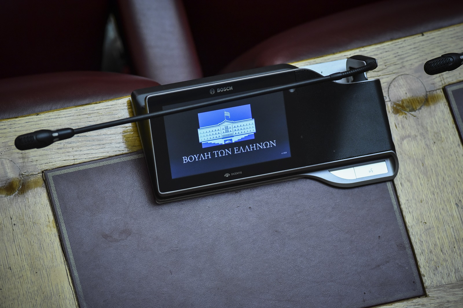 Πρόταση μομφής ΣΥΡΙΖΑ: «Σκληρό ροκ» στη Βουλή