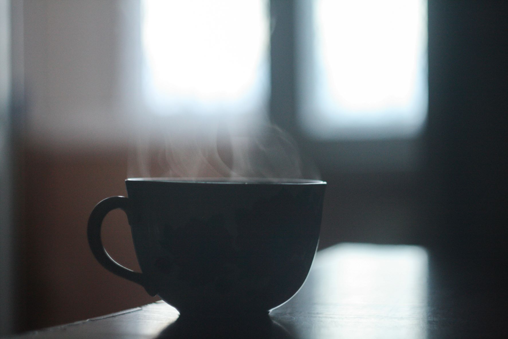 Η πρωινή συνήθεια που σχετίζεται με τον καφέ και πρέπει να την σταματήσεις