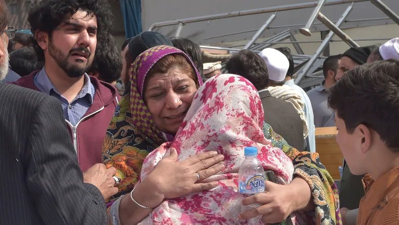 Πακιστάν έκρηξη – τζαμί: Τραγωδία από τη βομβιστική επίθεση στην Πεσάβαρ
