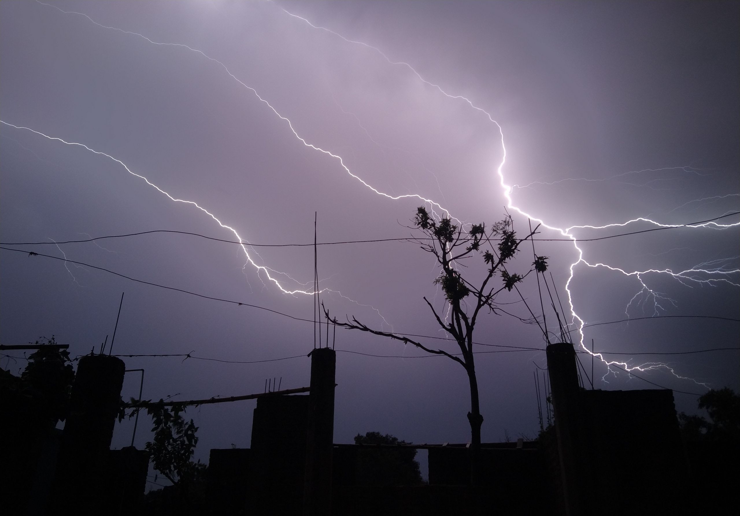 Κακοκαιρία σήμερα 25/1: Οι 11 περιοχές που κινδυνεύουν από ισχυρές καταιγίδες