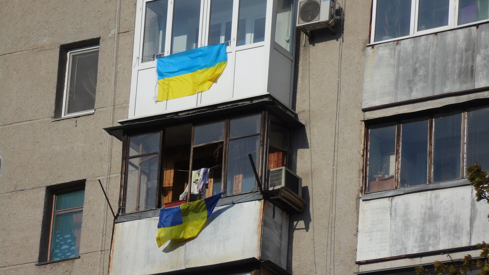 Ουκρανία – πρώην υπουργός Άμυνας: Μια περιουσία… στον καναπέ