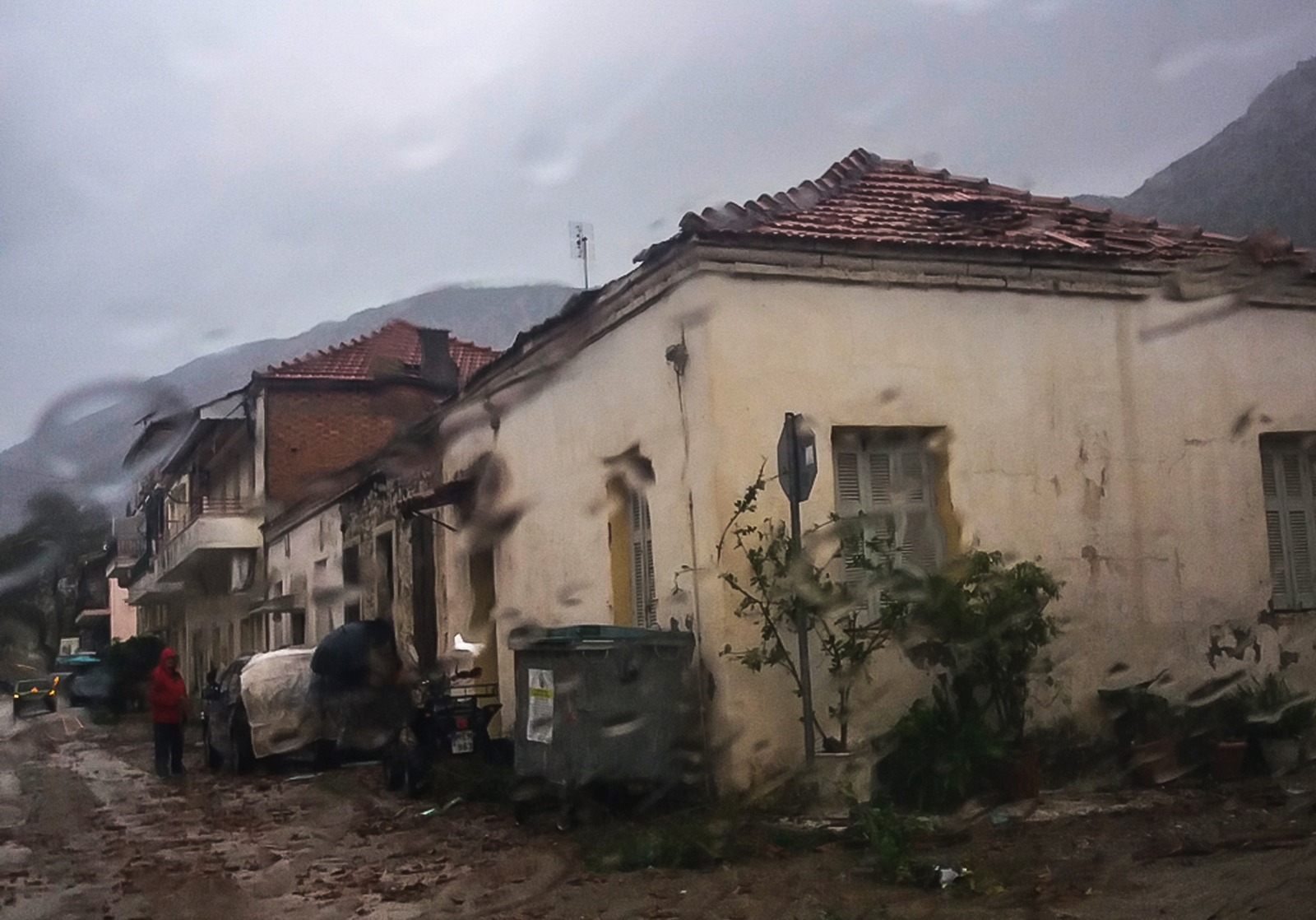 Παραμυθιά ανεμοστρόβιλος – ζημιές: Πόσα σπίτια έπληξε το φαινόμενο