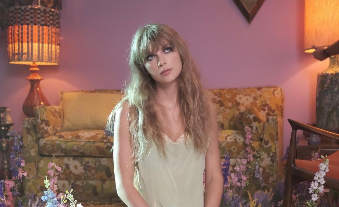 Τέιλορ Σουίφτ βίντεο κλιπ – τρανς μοντέλο: Σάλο έχει προκαλέσει το «Lavender Haze»