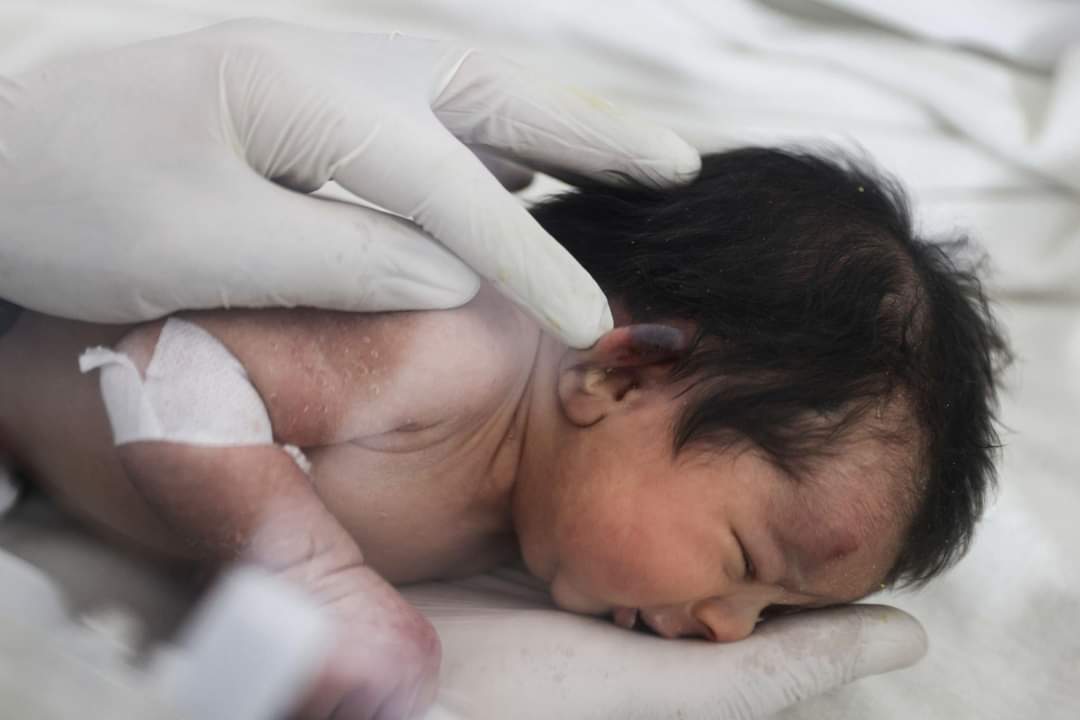 Μωρό – σεισμός Συρία: Στην ασφάλεια της θερμοκοιτίδας το νεογέννητο που “λύγισε” τον πλανήτη