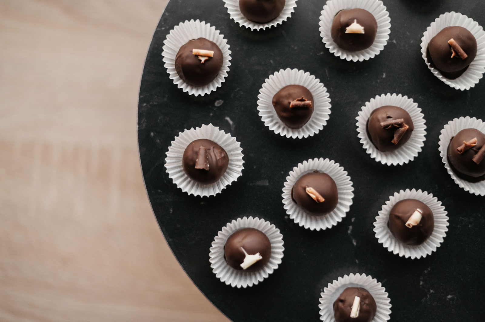 Σοκολατάκια με ξηρούς καρπούς χωρίς ζάχαρη: Εύκολη συνταγή, τέλειο αποτέλεσμα