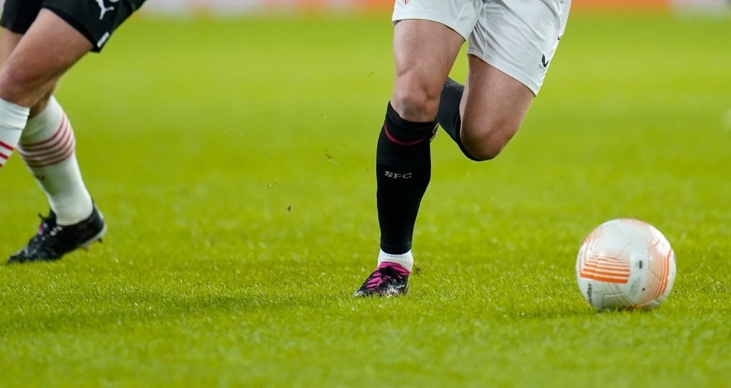 Ξύλο σε αγώνα ποδοσφαίρου: «Χαμός» στο ματς Αϊντχόφεν – Σεβίλλη