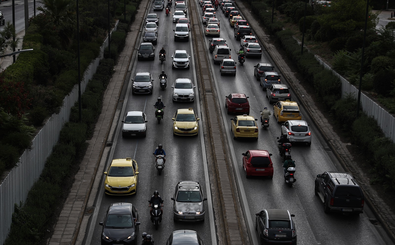 Kαραμπόλα Σκαραμαγκάς: Αναποδογύρισε αυτοκίνητο