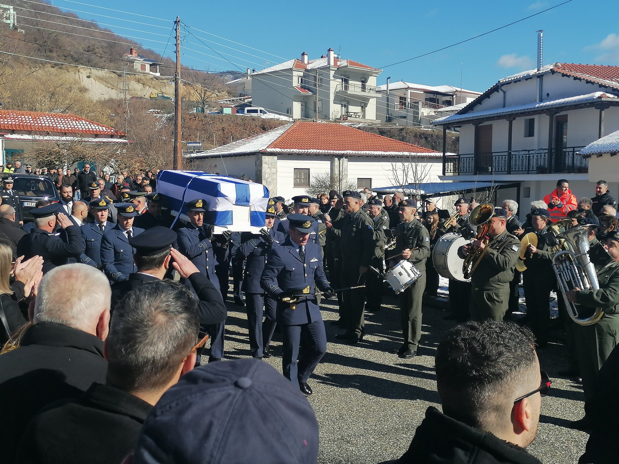Κηδεία πιλότου Τσιτλακίδη: «Είσαι ο ήρωάς μας», ο συγκλονιστικός επικήδειος του αδερφού