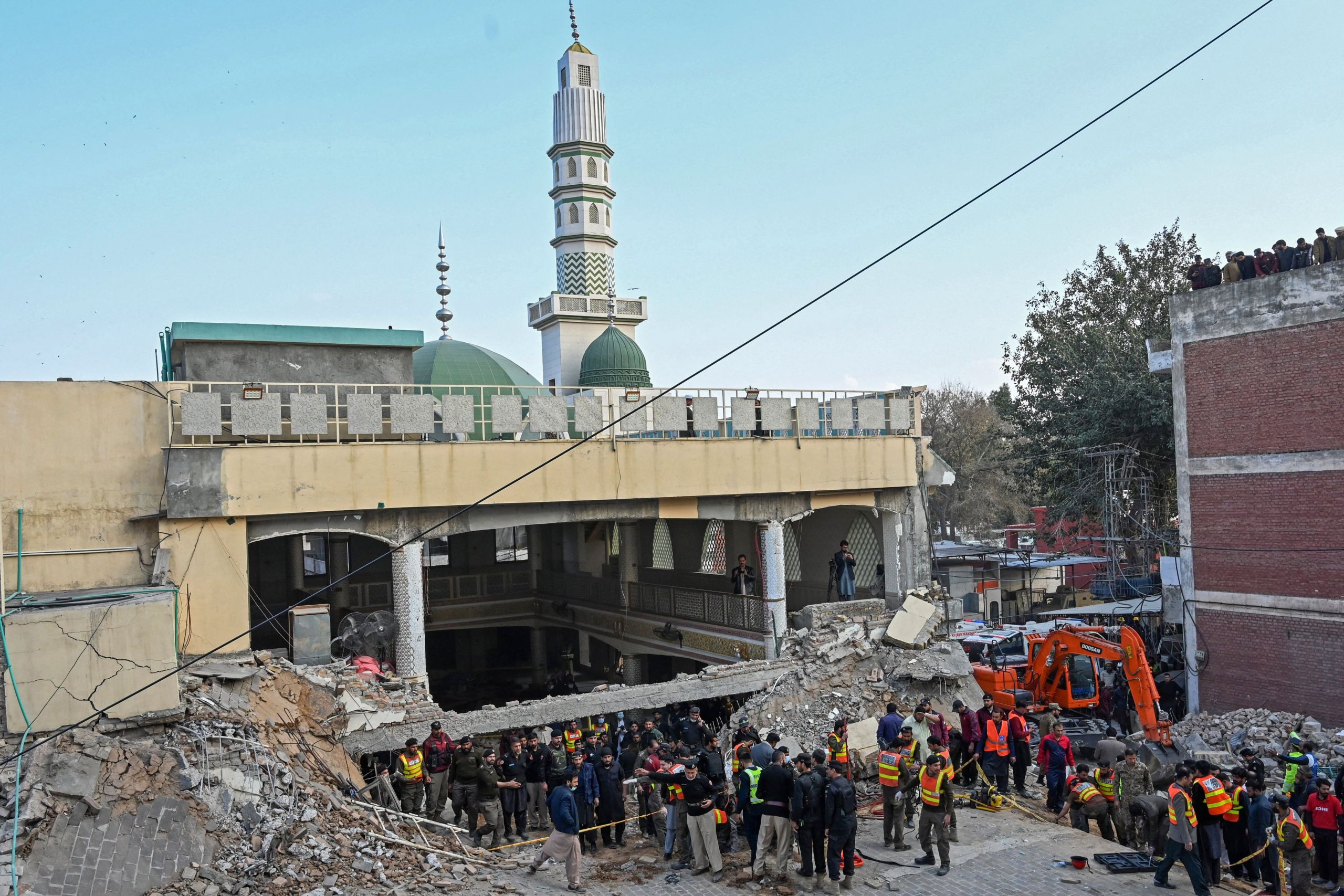 Πακιστάν επίθεση – τζαμί: Μπαράζ συλλήψεων για την φονική έκρηξη στην Πεσάβαρ