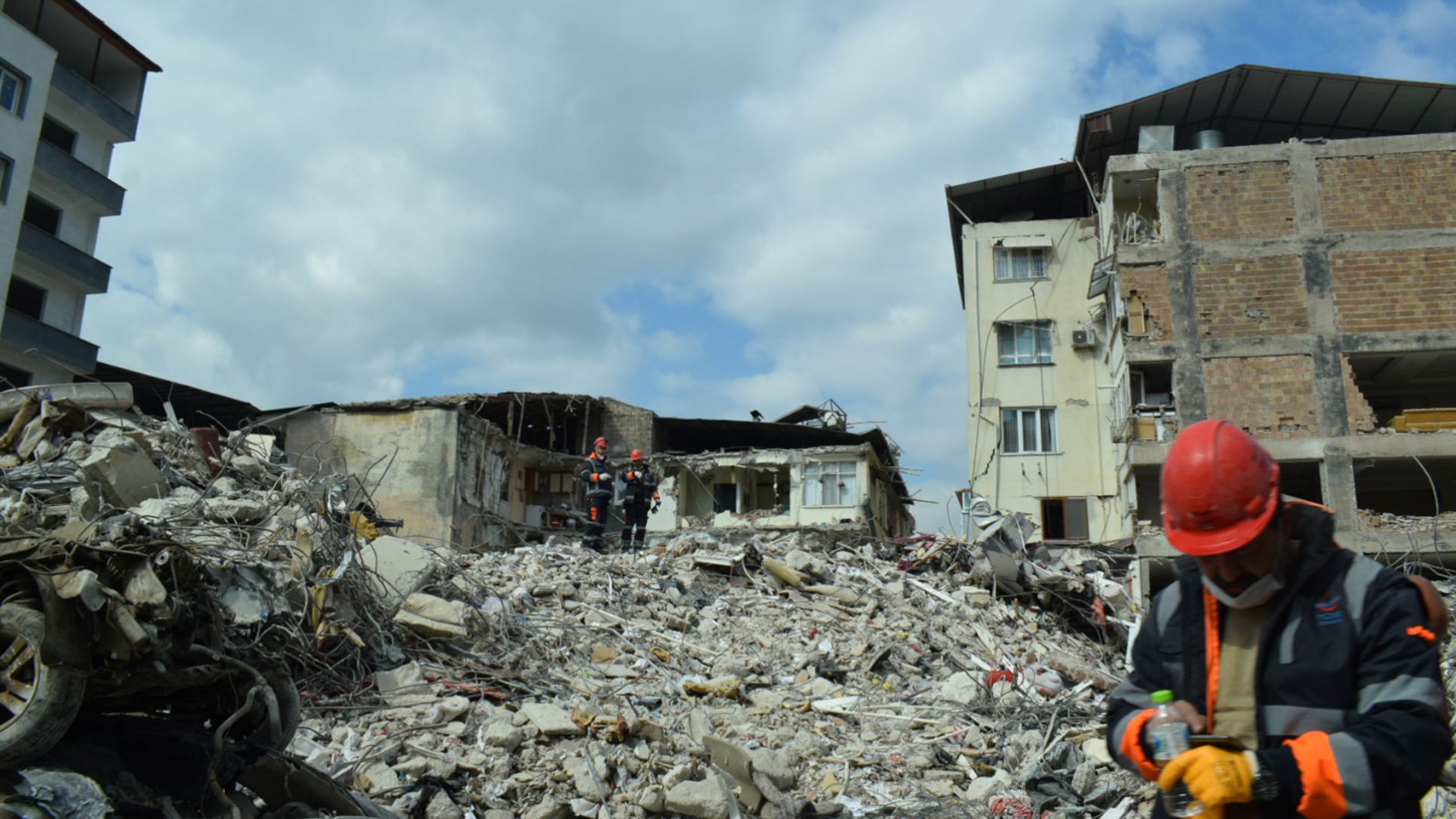 1 δισ. ευρώ από την Κομισιόν στην Τουρκία για την ανοικοδόμηση μετά τον σεισμό