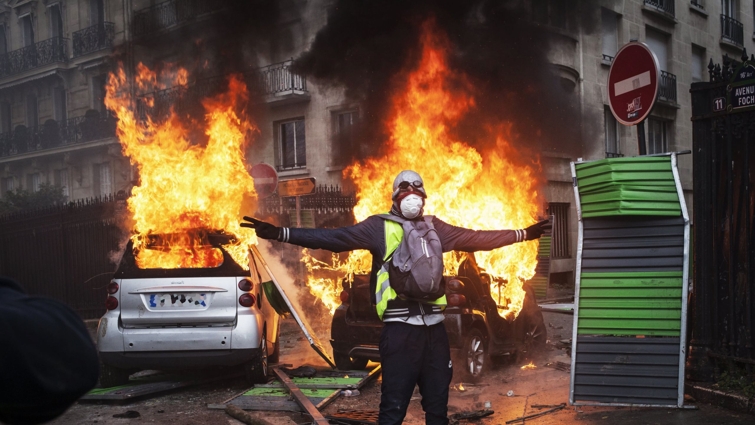 Γαλλία διαδηλώσεις – συνταξιοδοτικό: Πεδίο μάχης το Παρίσι, δεκάδες συλλήψεις στους δρόμους