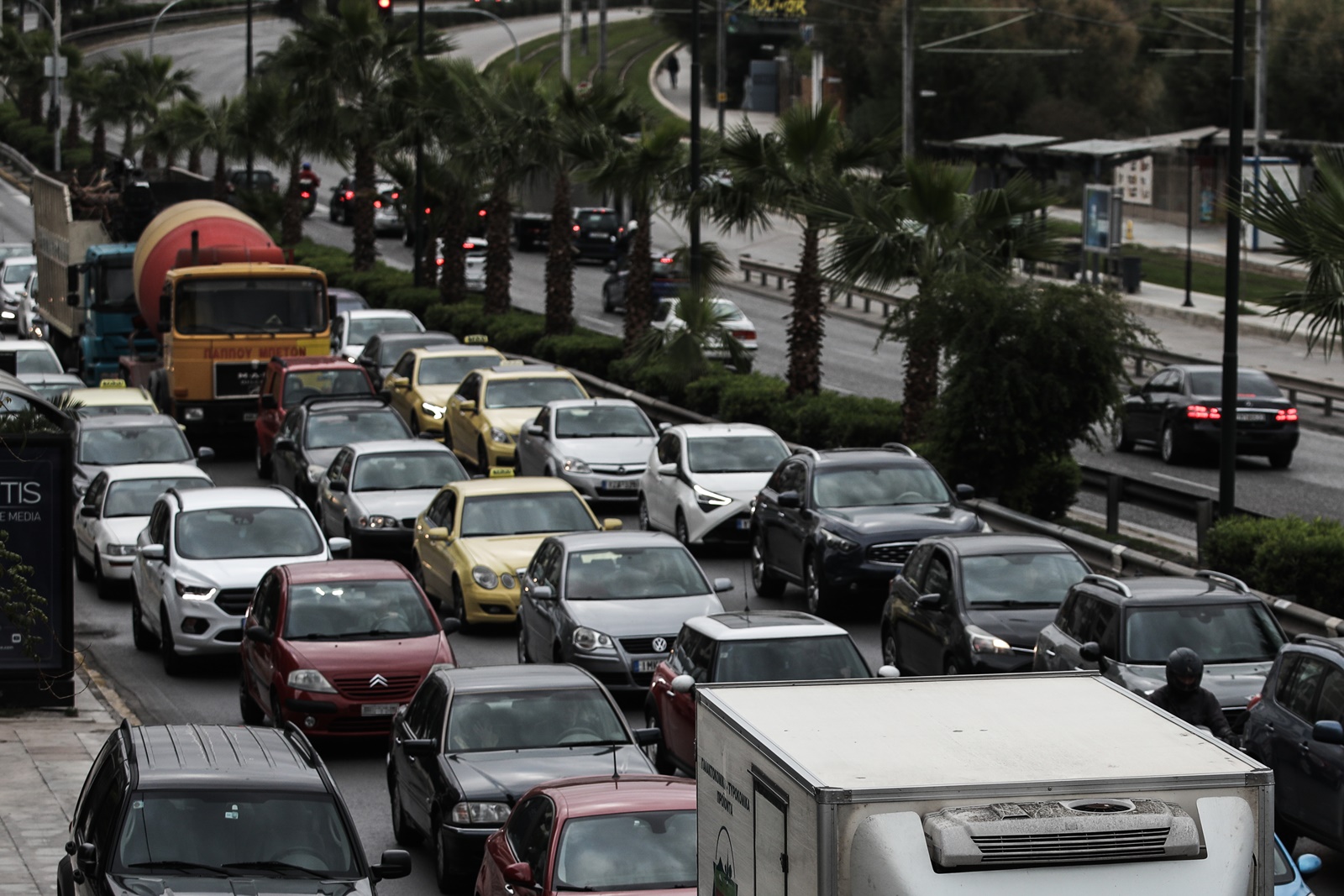 Τροχαίο Κηφισός: Φορτηγό συγκρούστηκε με μοτοσικλέτα