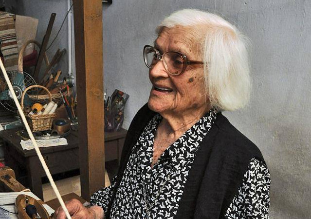 Η δασκάλα του αργαλειού: Πέθανε σε ηλικία 112 χρονών η Ιωάννα Πρωίου