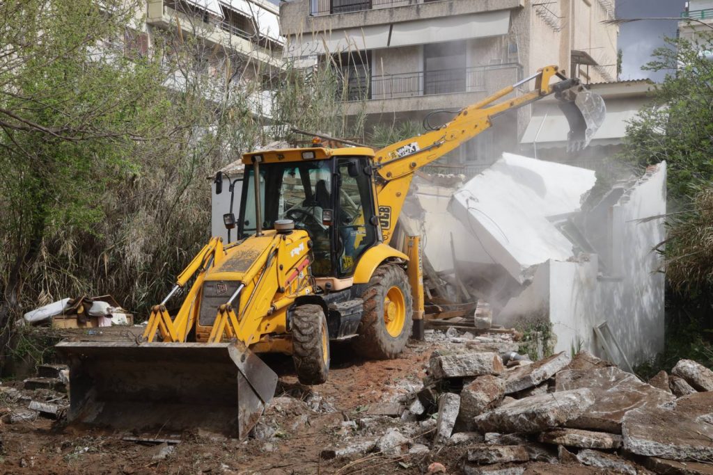 Δήμος Αμαρουσίου: Κατεδαφίστηκε κτίσμα που εμπόδιζε την ελεύθερη ροή στο ρέμα Σαπφούς