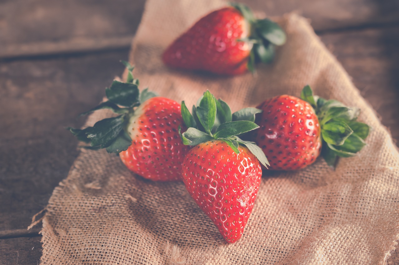 Φράουλες οφέλη και κίνδυνοι: Τι πρέπει να ξέρεις αν δεν τις αποχωρίζεσαι