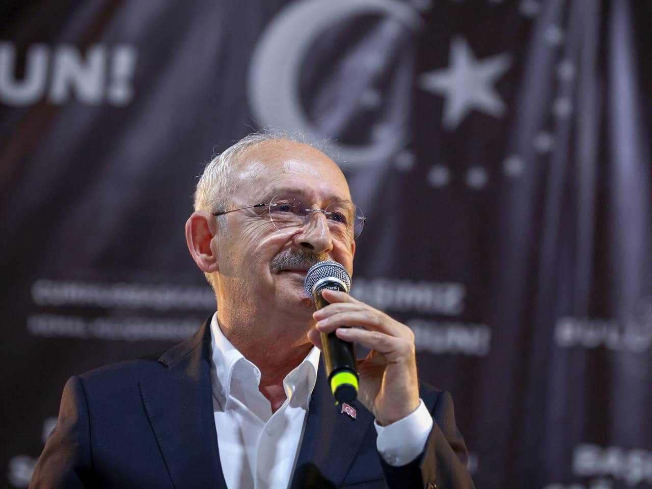 Εκλογές Τουρκία – Κιλιτσντάρογλου: Με αλεξίσφαιρο γιλέκο σε προεκλογική ομιλία