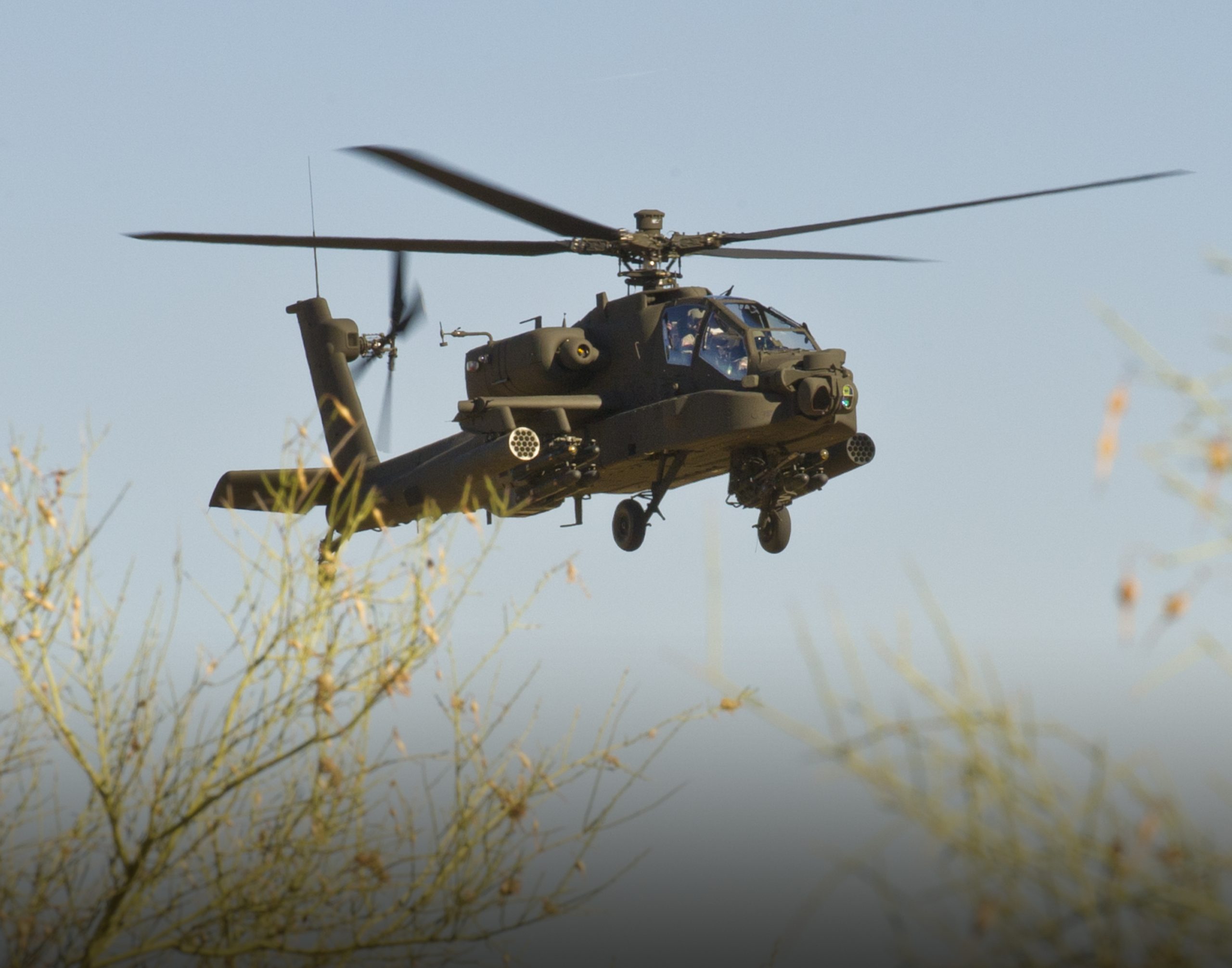«NIKE-23»: Ελληνικά Apache και αμερικανικά ελικόπτερα κάνουν βολές στο Αιγαίο