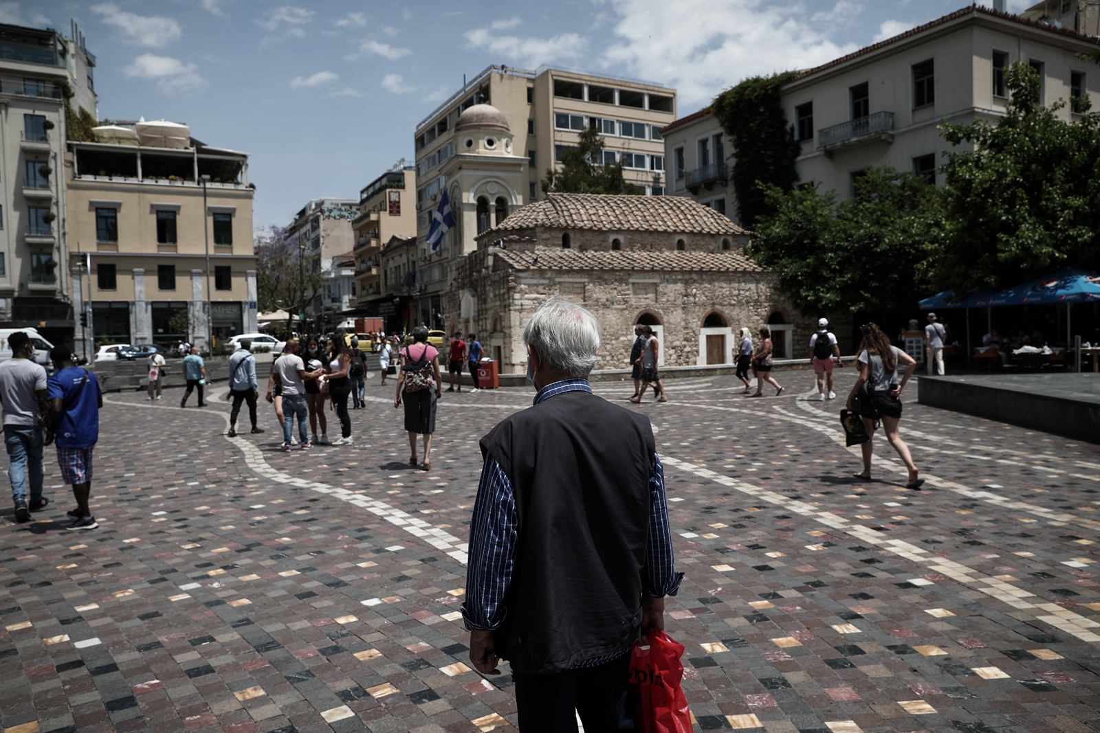 Συντάξεις ΕΦΚΑ – επιδόματα ΟΠΕΚΑ: Πότε πληρώνονται για τον μήνα Ιούνιο