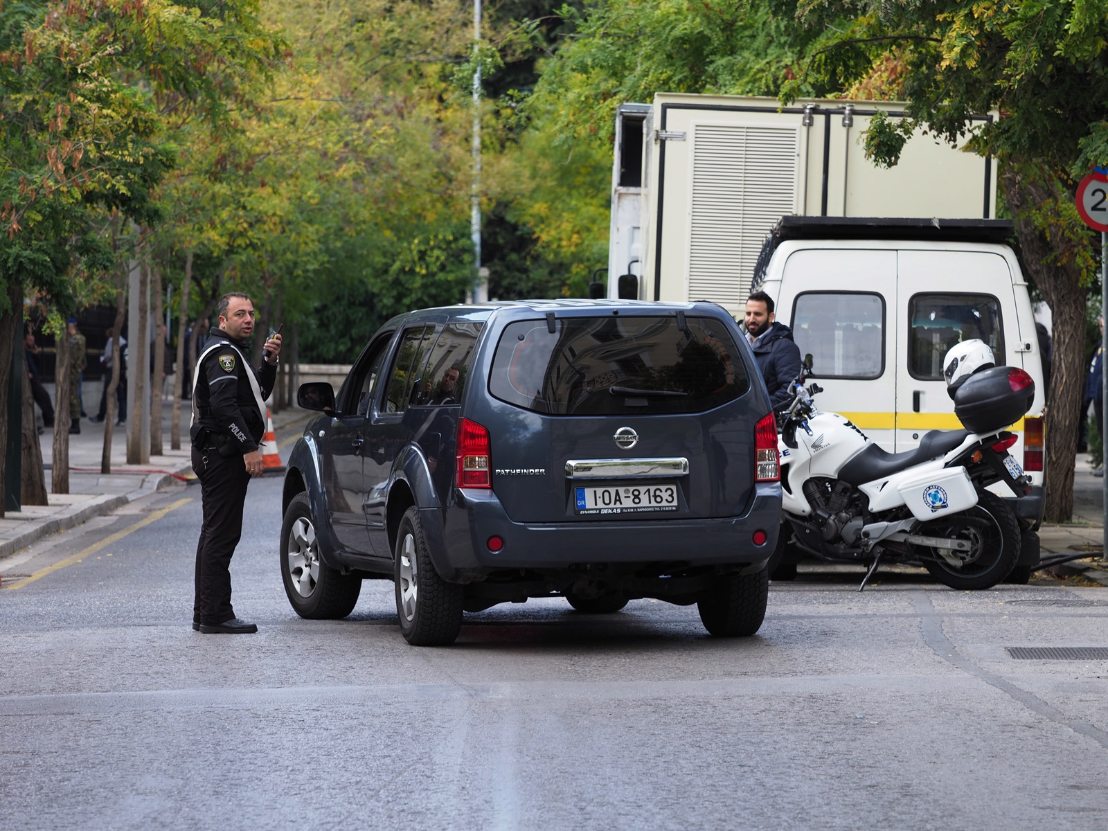 Νέος Κόσμος ταμπουρώθηκε: Συναγερμός στην ΕΛΑΣ