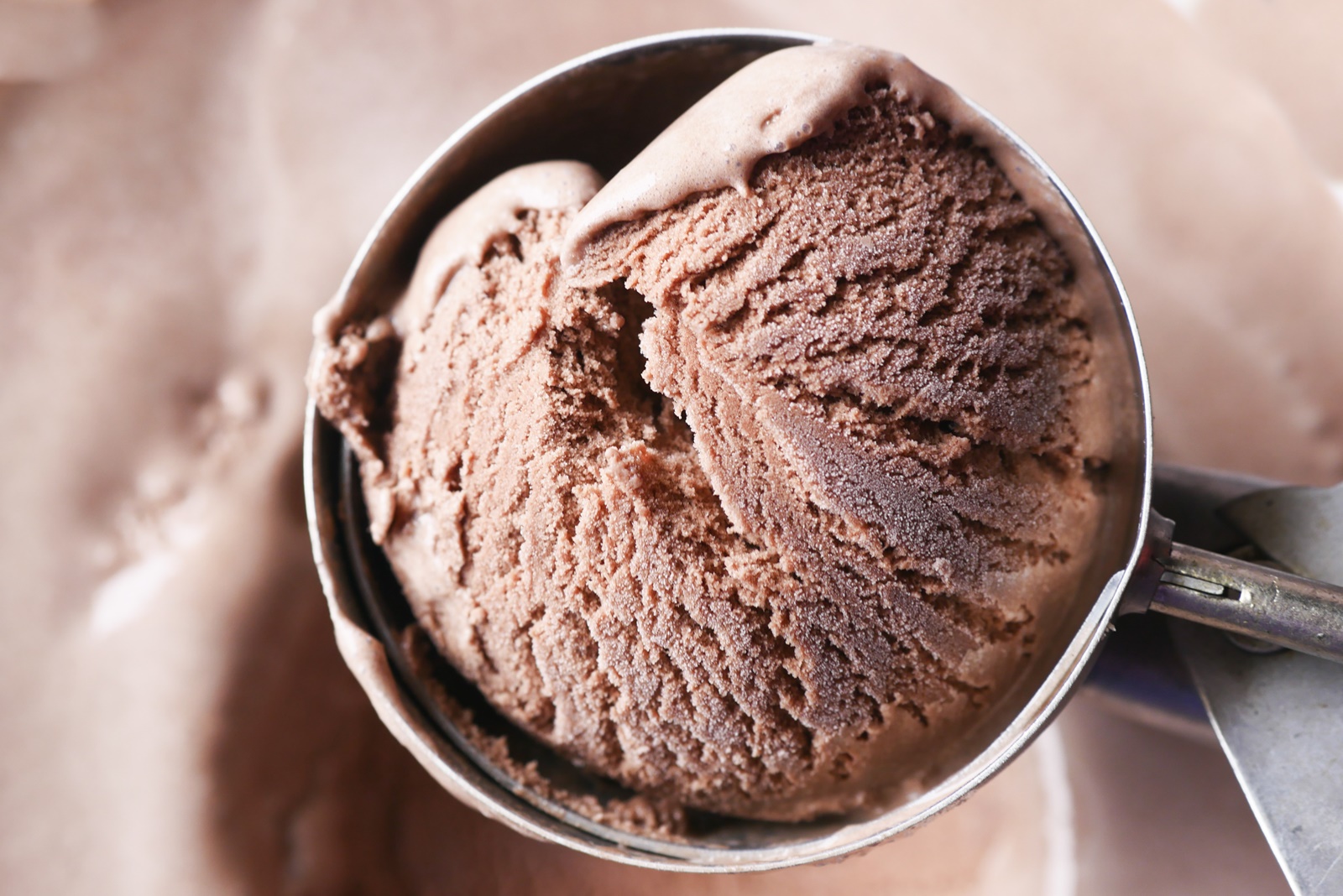 Παγωτό σοκολάτα χωρίς παγωτομηχανή συνταγή: Ό,τι πιο νόστιμο υπάρχει!