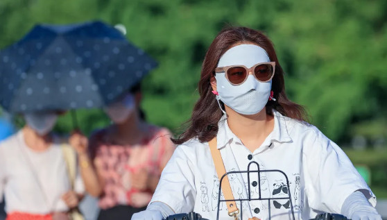 Facekini Kίνα καύσωνας 2023: Η νέα μόδα για την προφύλαξη από την ζέστη