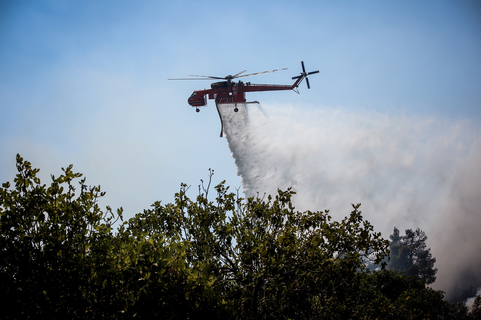 Εικόνα από το συντονιστικό ελικόπτερο της Πυροσβεστικής