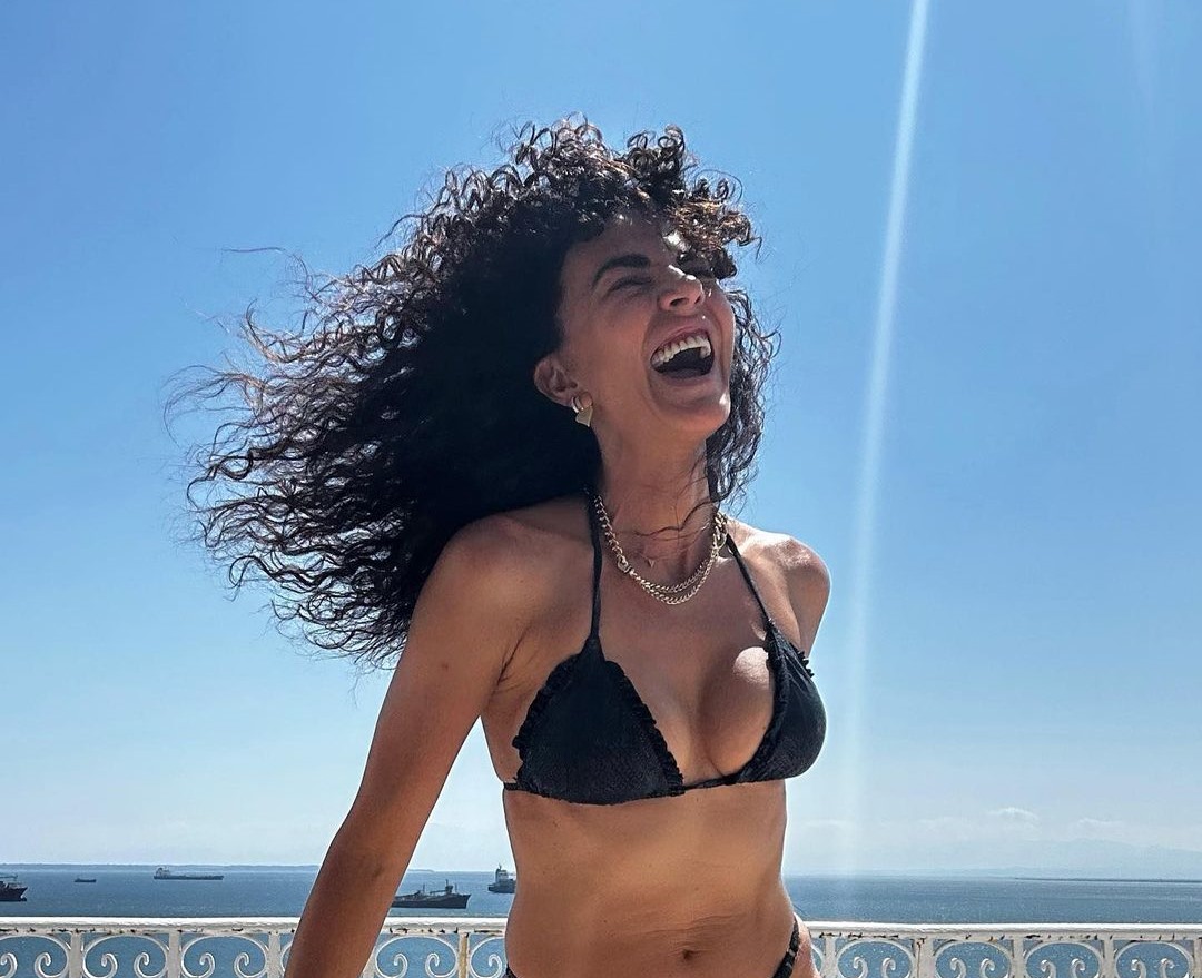 Μαρία Σολωμού Instagram: Η ηθοποιός φωτογραφίζεται με το μαγιό της στην Κύθνο