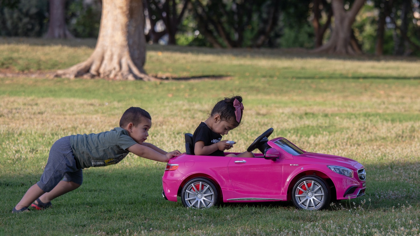 Υποχρεωτικά τα ειδικά καθίσματα στα αυτοκίνητα: Για ποια παιδιά ισχύει