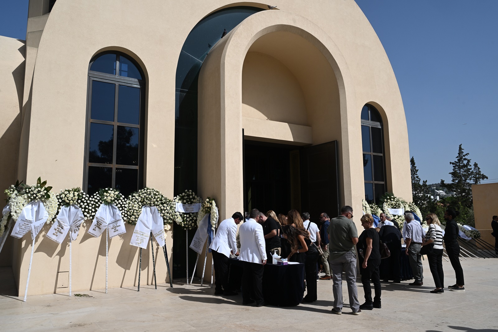 Κηδεία αδελφών Μανδαλιού – Λιβύη: Παρούσα η Σακελλαροπούλου