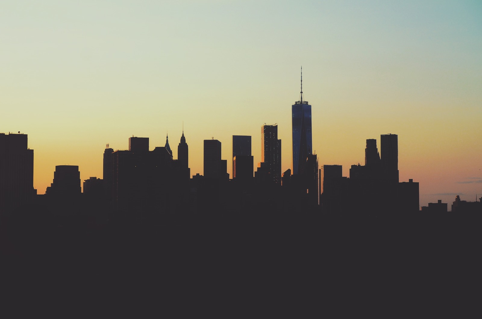 Ουράνιο τόξο Νέα Υόρκη: Μια εντυπωσιακή εικόνα στον ουρανό ανήμερα της 11ης Σεπτεμβρίου