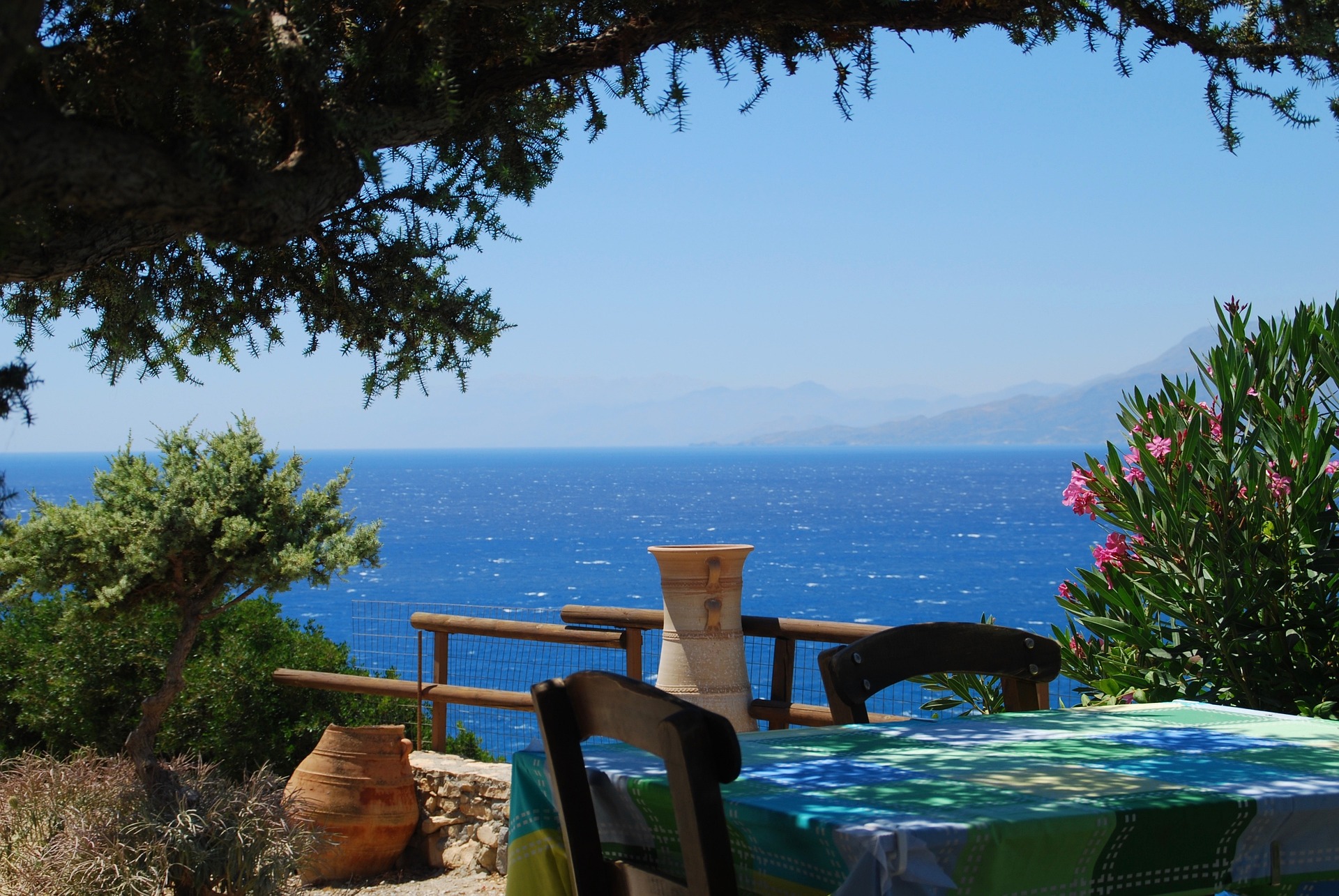 Βρετανοί τουρίστες – ταβέρνα στην Κρήτη: «Λένε ψέματα ορίστε τι συνέβη»