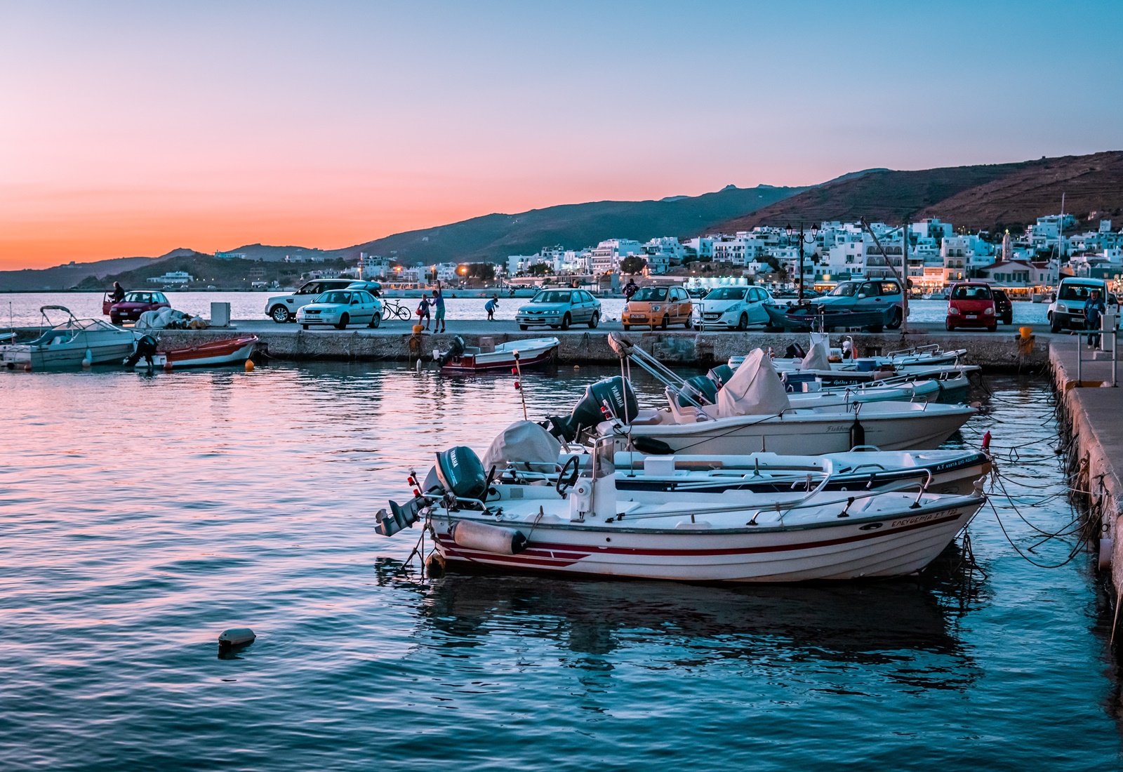 Τήνος άνεμοι: Εντυπωσιακό timelapse βίντεο δείχνει τη θάλασσα να βγαίνει στο λιμάνι