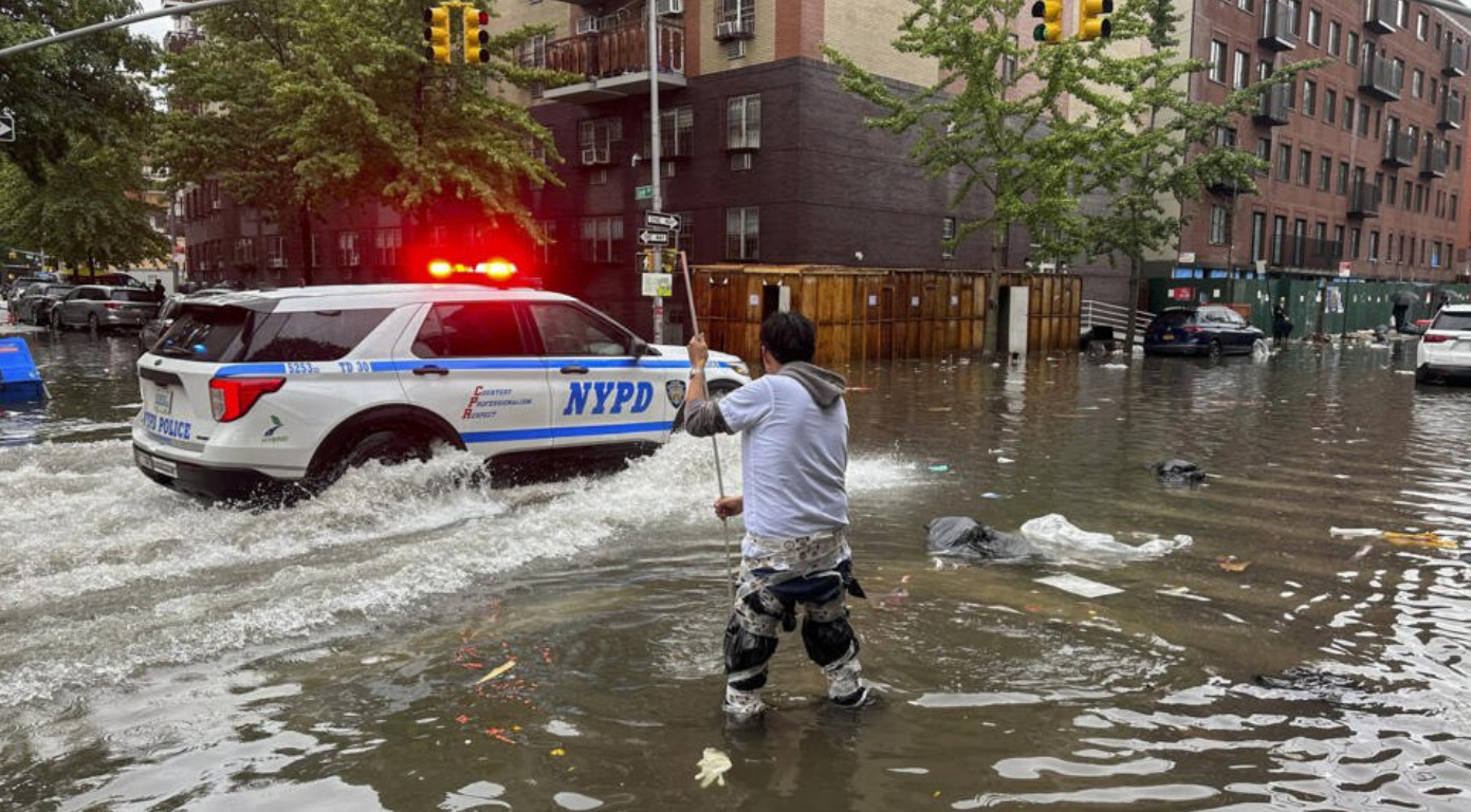 Νέα Υόρκη πλημμύρες: «Οι καταρρακτώδεις βροχές η νέα κανονικότητα»